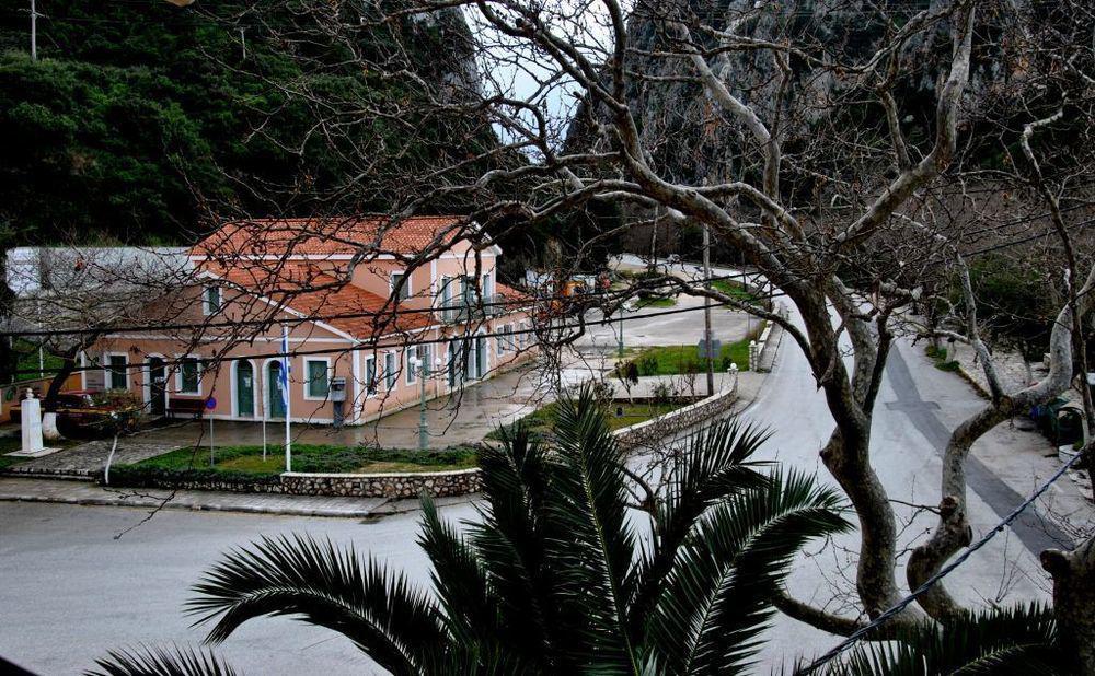 Odysseus Palace Poros  Exterior photo